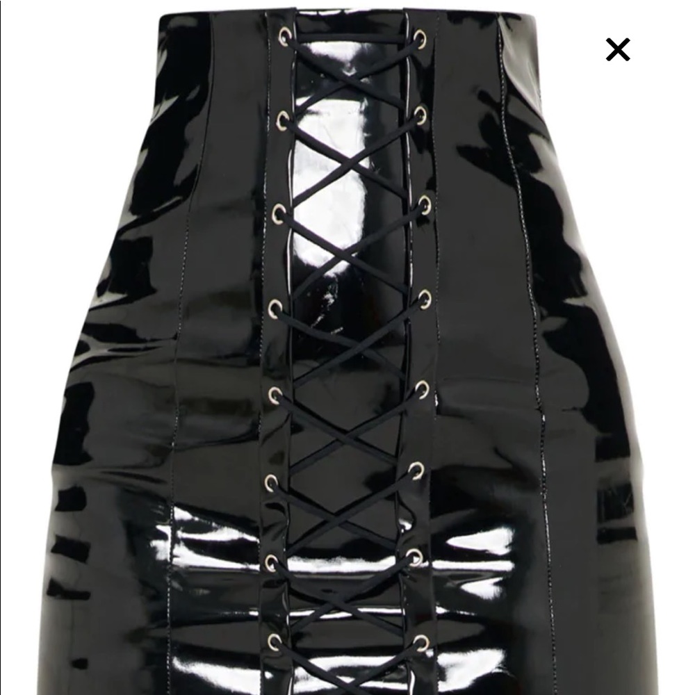 I’m selling this cute leather skirt